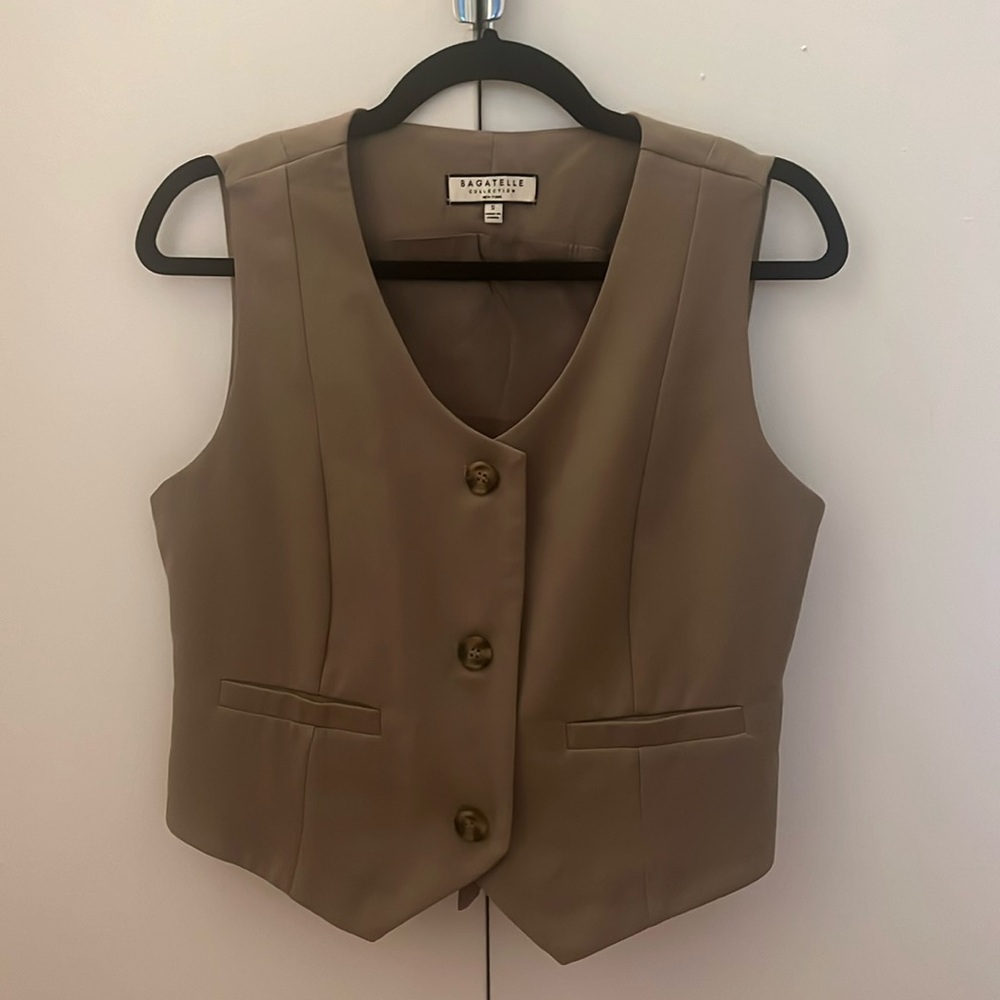 Vest - sleeveless blazer style